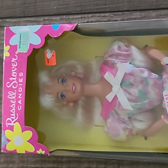 Russell Stover Candies - 1996 Special Edition Barbie Doll - Picture 3 of 4